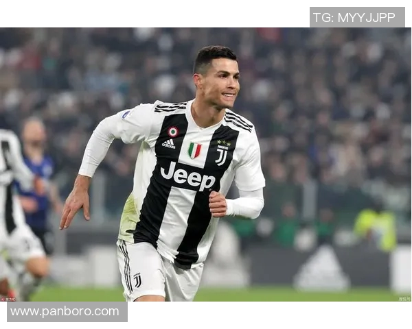 力量与速度的完美结合足球巨星展现巅峰肌肉之美